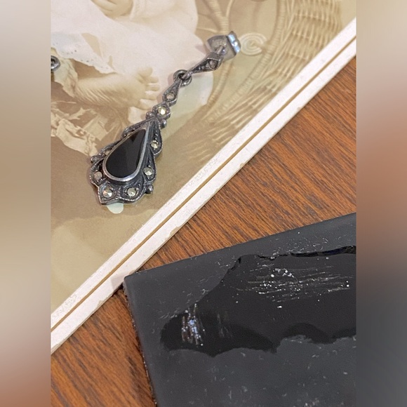 SOLD- Vintage Sterling Silver Marcasite Drop Earrings. - Picture 11 of 11